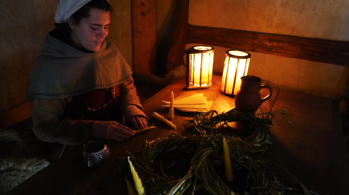 Der er blandt andet mulighed for at lave sit eget bivokslys, når Bork Vikingehavn holder traditionel vikinge-jól i den kommende weekend.