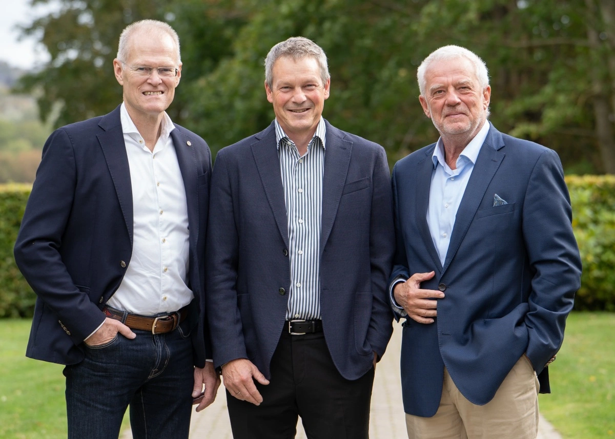 Fra venstre: Kim Bengtsen, viceadministrerende direktør, Henrik Sørensen, adm. direktør, og Søren Ø. Sørensen, bestyrelsesformand i Hoyer VMS Group.