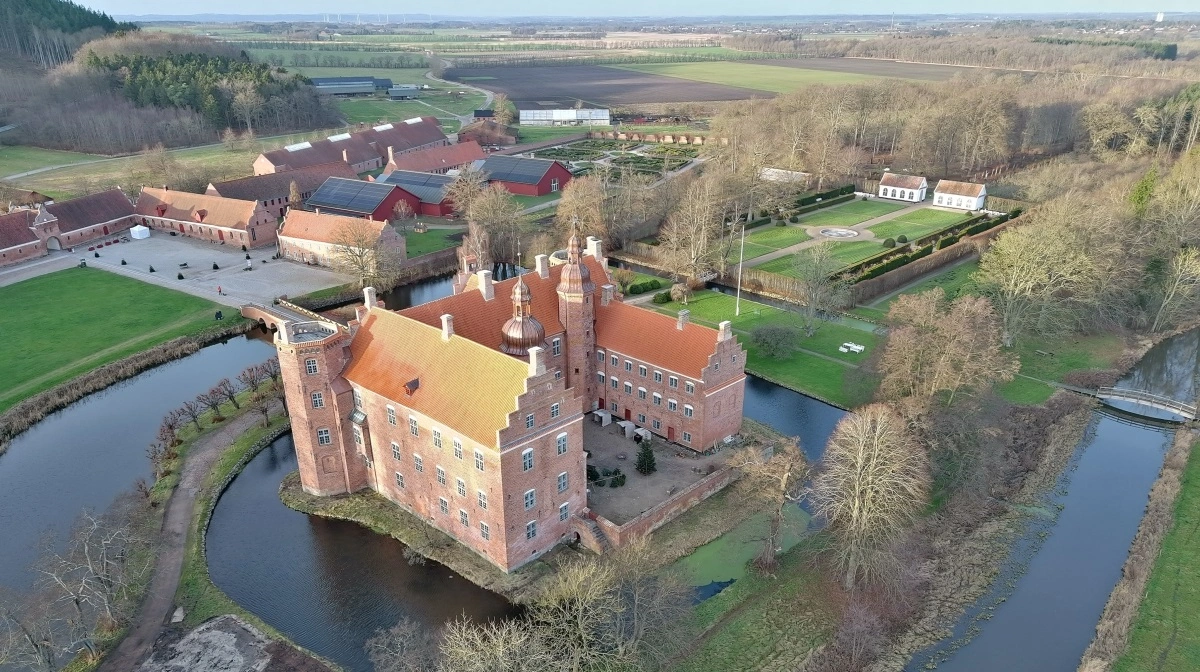 En ny bog viser, hvordan nordiske herregårde formede dannelse og uddannelse for både elite og almue gennem århundreder. Arkivfoto: Gl. Estrup