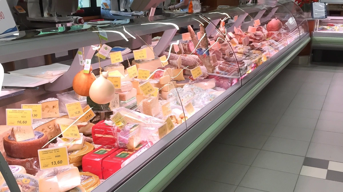 Trods debat om plantebaserede alternativer ligger kødforbruget i EU fortsat på et stabilt niveau – og i 2025 blev prognosen endda opjusteret. Foto: Colourbox