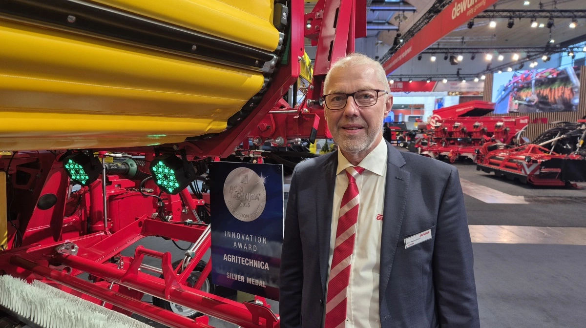 Per Rasmussen, dansk salgschef hos Grimme, fremhæver fleksibiliteten i Evo 2.80 MultiCrop, som allerede er i brug i Danmark – blandt andet på Sanderumgaard. Fotos: Henning K. Andersen