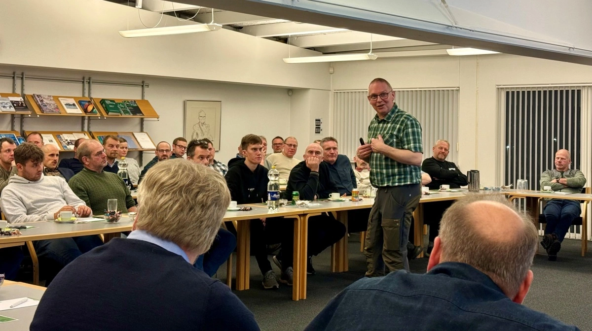 Over 50 mennesker var samlet til workshop ved LVK i Hobro. Her fortalte lektor, Niels Bastian Kristensen fra Institut for Husdyr- og Veterinærvidenskab blandt andet om det igangværende forskningsarbejde. Fotos: LVK

