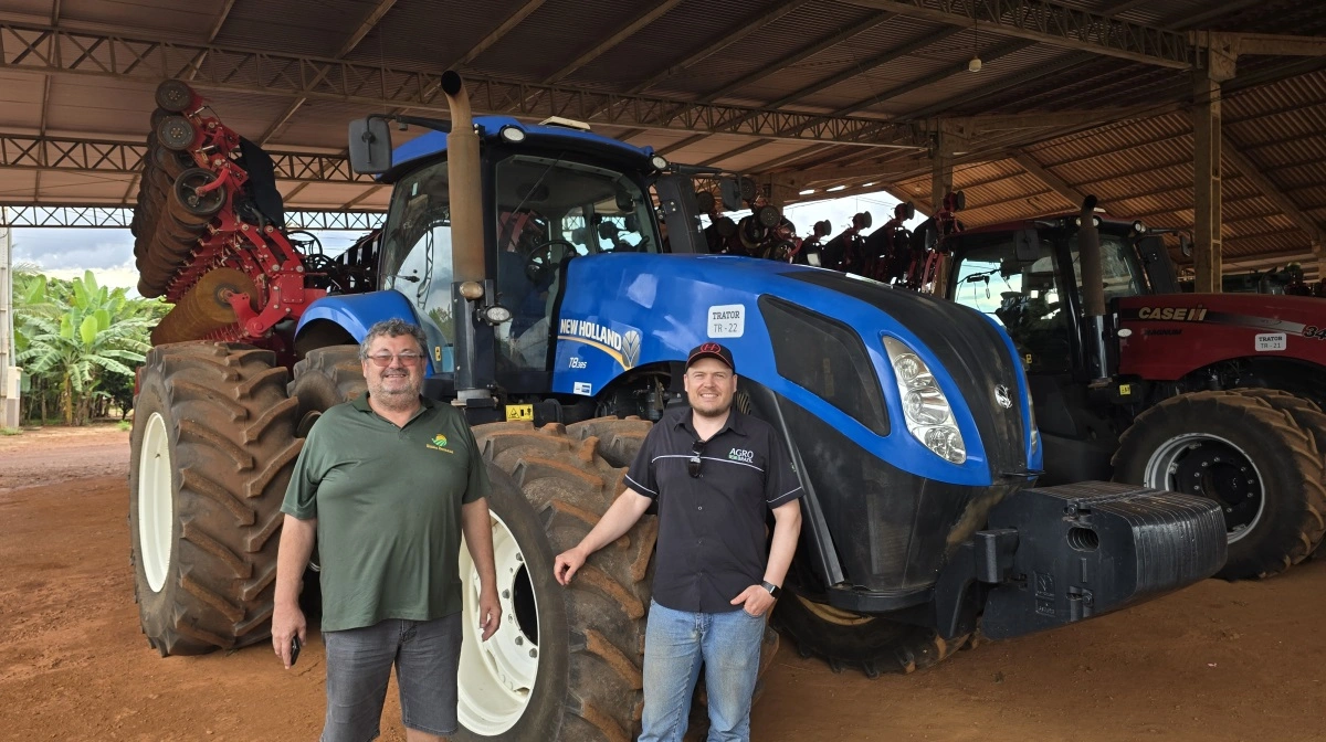 Både Peter Fruervang (th) med 1.500 hektar og hans nabo Amin Scherer med 7.000 hektar dyrker deres egne biologiske planteværnsmidler - ligesom mange andre brasilianske storlandmænd gør. Fotos: Jørgen P. Jensen 