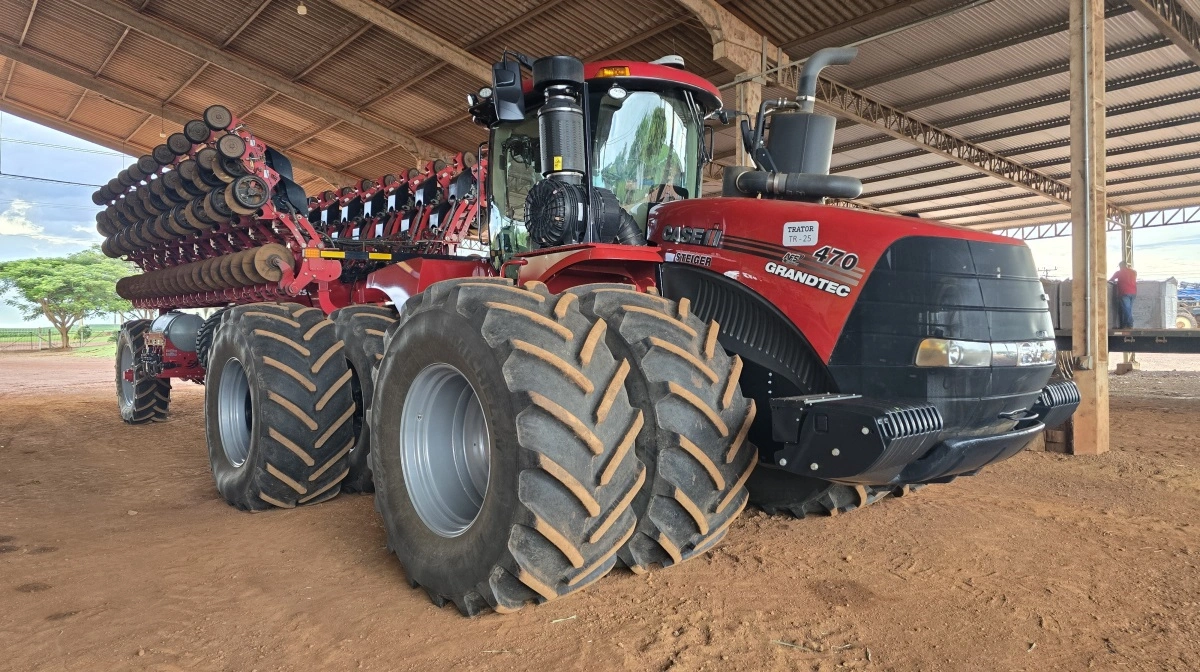 Amin Scherer har 25 traktorer i størrelsen 400-700 hestekræfter på sin bedrift.