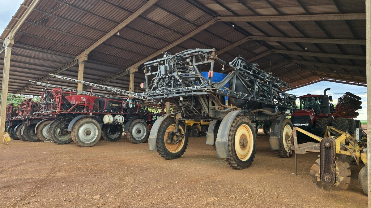 Fem marksprøjter alle med spotsprøjteudstyr.