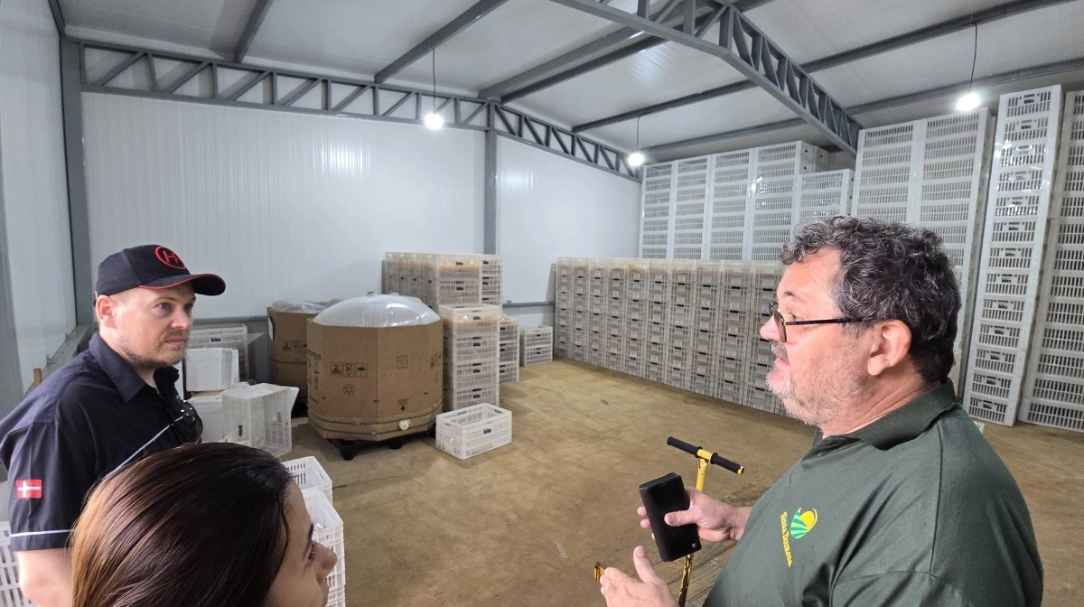 Kig ind i kølerummet hvor bakterie- og svampekulturerne opbevares inden de skal udsprøjtes på de 13.000 hektar, som der produceres til på de tre bedrifter.