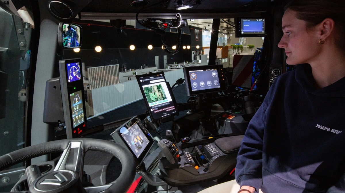 Valtra udvidede G-serien og introducerede stemmestyring via Valtra Connect.