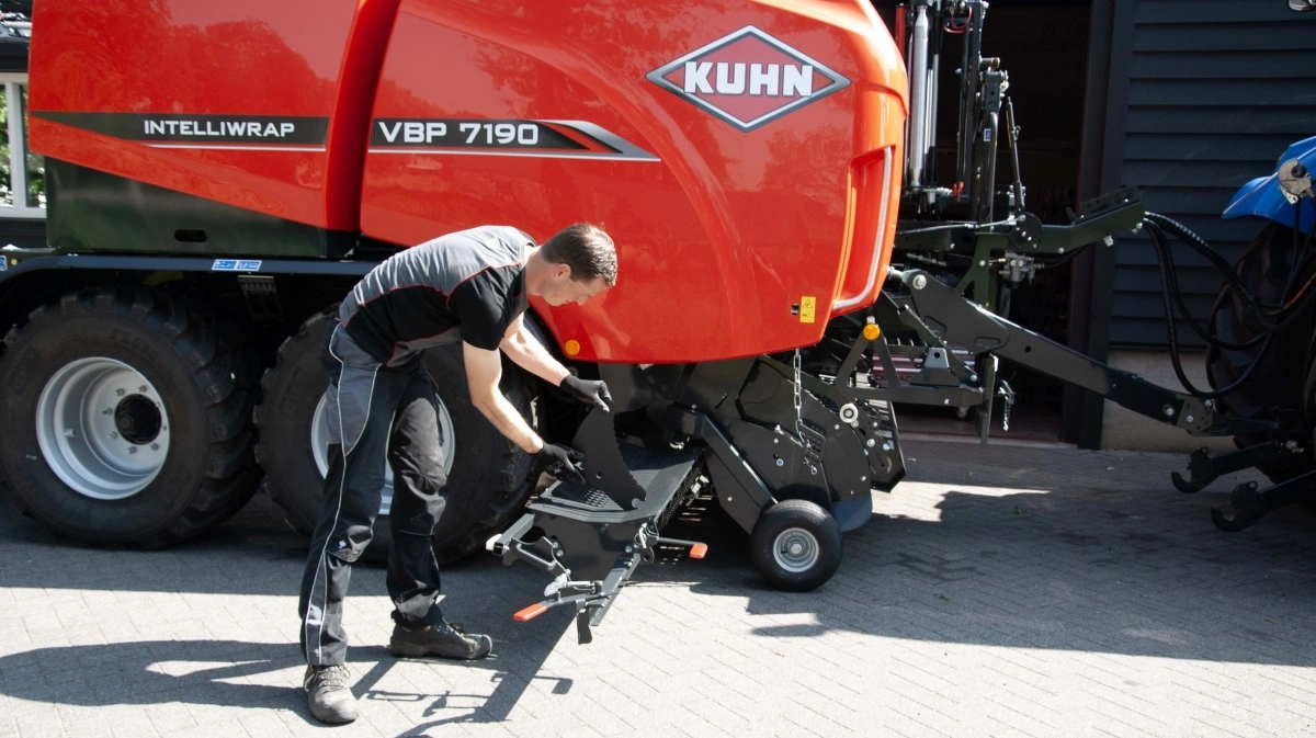 Med ét tryk på terminalen udføres knivrensning, placering af dropfloor og knivene sænkes automatisk, hvorefter den udtrækkelige knivkassette let kan tages ud i én bevægelse uden brug af værktøj. 