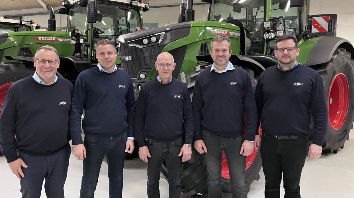 TBS-teamet i forbindelse med skiftedagen i Suldrup. Fra venstre er det Lars Hummelshøj Jensen (eftermarkedschef), Jens Horn Pedersen (ny distriktschef), Gordon Pedersen (seniorsælger), Thomas Lilleholt (ny distriktschef) og Martin Geiser (COO). Pressefoto