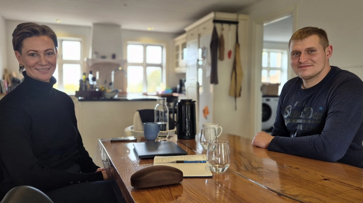 Jacob Skovgaard blev selvstændig med Frandsbjerg Invest i ryggen. Her ses han sammen med Ninna Westphael, som er chef for kvægafdelingen i Frandsbjerg Invest.