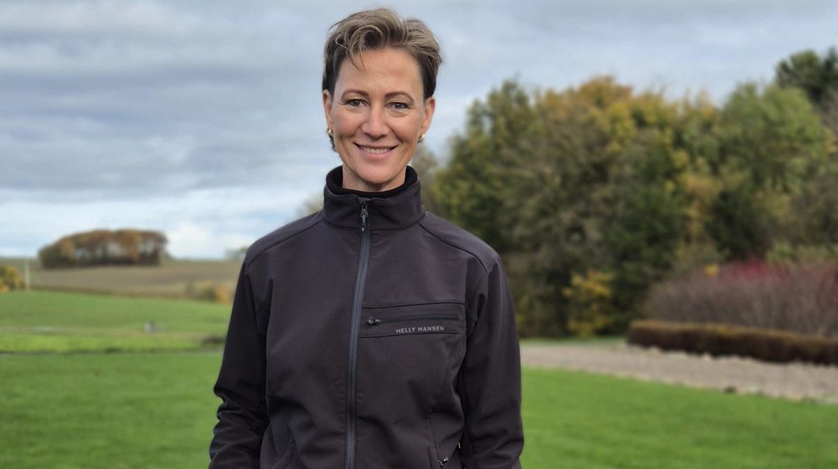 Ninna Westphael er chef for kvægafdelingen i Frandsbjerg Invest. Hun fortæller at Frandsbjerg Invest lige nu er i proces med flere unge mennesker på kvægsiden. Foto: Tenna Bang