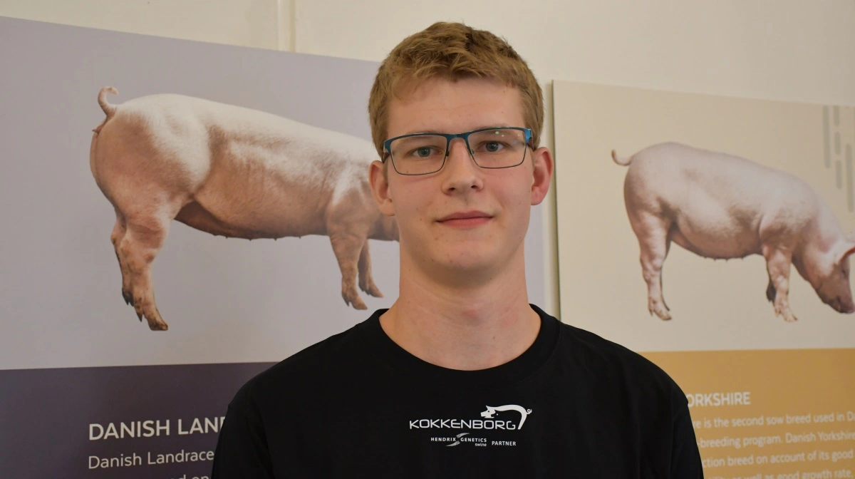 - Jeg synes, at det er en fornøjelse at arbejde med dyr. Der er ikke en dag, der er den samme, påpeger Karl Skov Lassen. Foto: Camilla Bønløkke