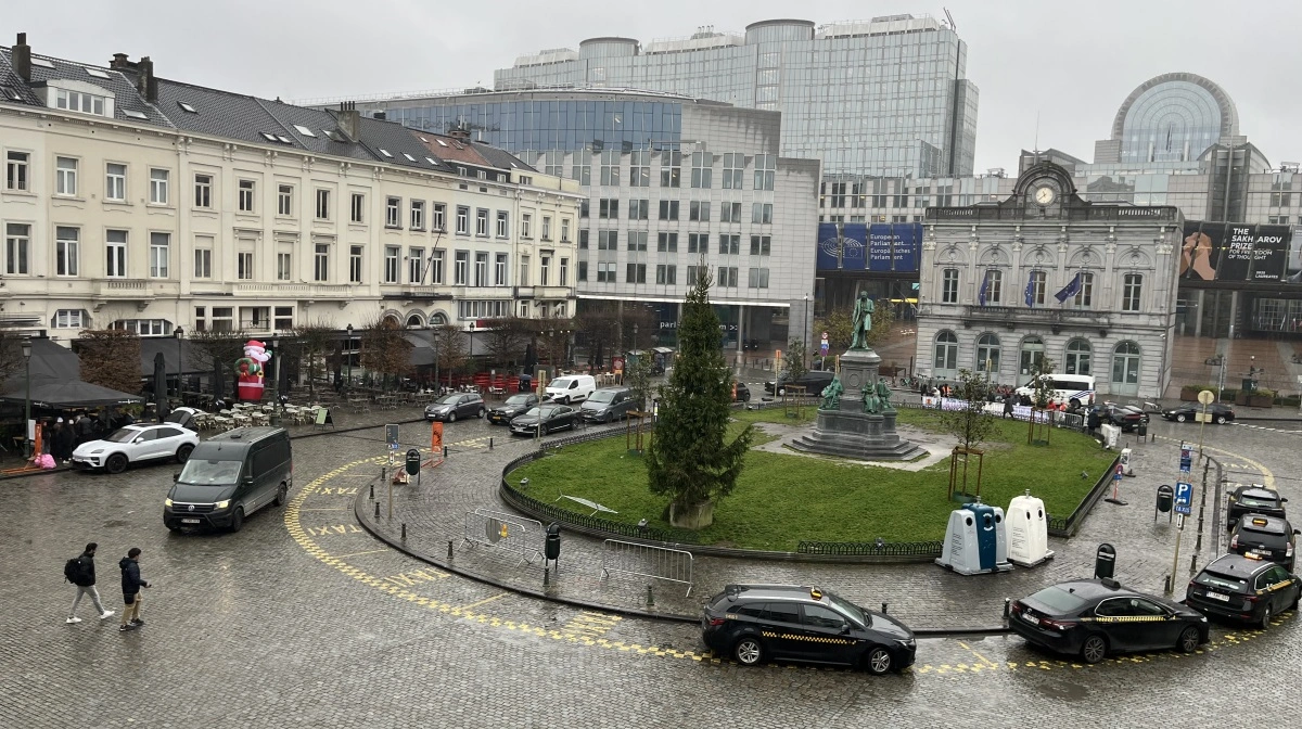 Udsigten fra Tobias Gräs’ kontor: Place du Luxembourg. Europa-Parlamentet har hjemsted få meter derfra.