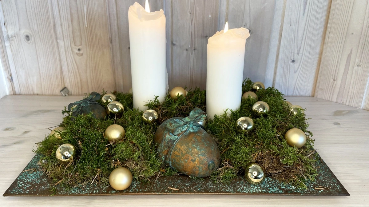Brug for eksempel mos som bund i en juledekoration. Foto: Colourbox
