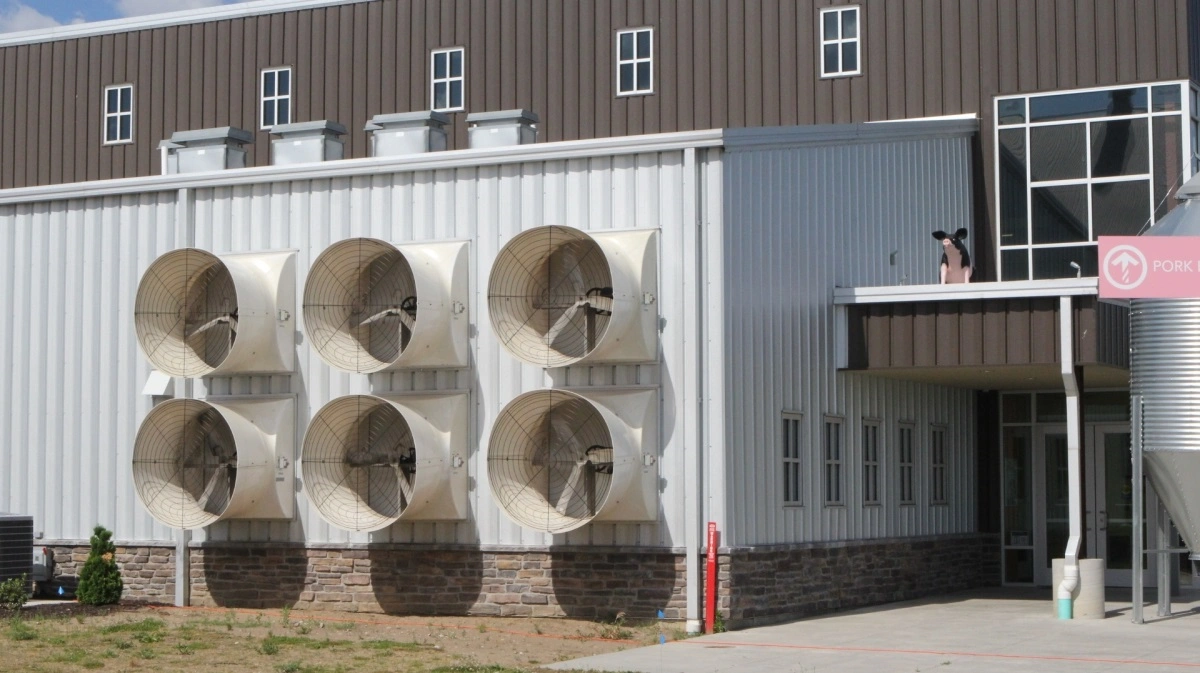 I USA har en såkaldt elektrostatisk luftrenser (ESP), der placeres i indsugningsluften, vist sig yderst effektiv til at fjerne over 99 procent luftbåren PRRS-virus. Arkivfoto: Anne Wolfenberg