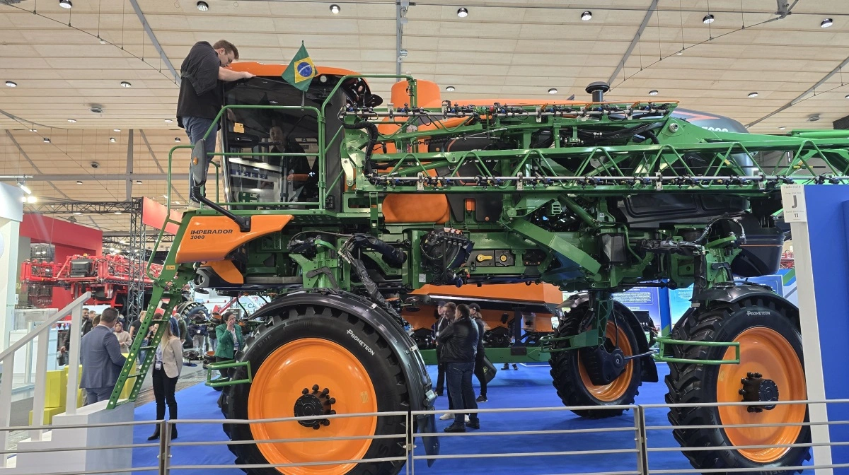 Har man planer om at søge teknologipuljens 40 procent i tilskud til nyt sprøjteudstyr - her inspiration på Agritechnica - bør man have sit projekt klar, selv om puljen endnu ikke er åben for ansøgninger, lyder anbefalingen. Foto: Jørgen P. Jensen