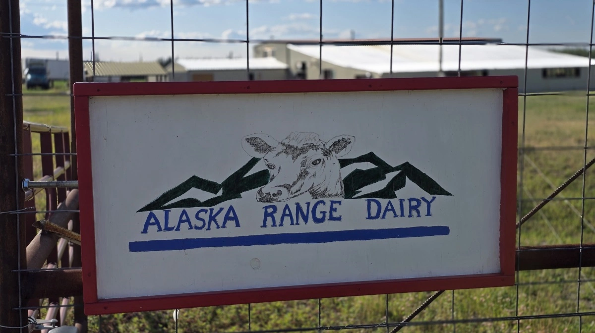 Skiltet ved indkørslen til familien Plagermanns nye stald.