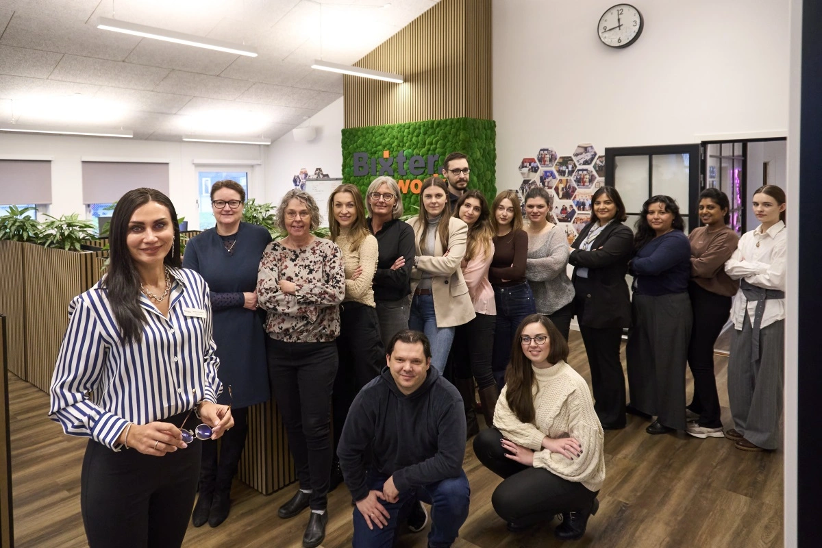 Bixter rekrutterer arbejdere fra mere end 30 lande og hjælper på den måde arbejdsgivere i blandt andet landbrug og fødevareproduktion. Mange medarbejdere - Nataliya heriblandt - har også udenlandsk baggrund.