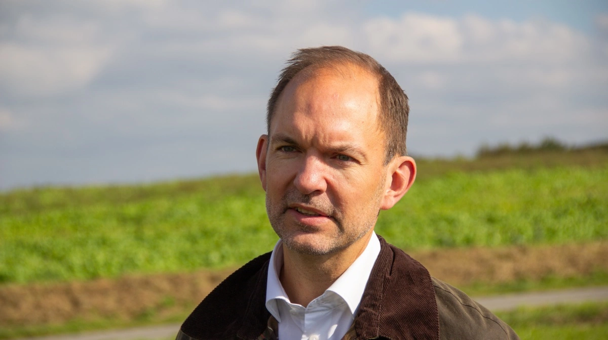 Trepartsminister Jeppe Bruus (S) gik ind i en sag, hvor en ung landmand blev opkrævet skat af penge, som han ikke havde fået i tilskud. Arkivfoto