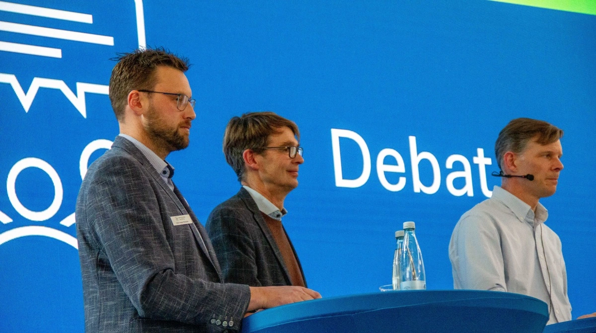 Den 26. februar blev Peter Kiærs sidste dag som formand for Bæredygtigt Landbrug: Her ses han længst til højre, sammen med hans afløser Niels Hauge Mikkelsen (1. til venstre) samt næstformand Gustav Garth Grüner. Foto: Morten Ipsen