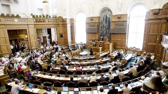 Et forslag om en ny granskningskommission, der skal afdække, om der blev gjort nok for at genskabe slettede SMS'er i minksagen, møder modstand i regeringen og to støttepartier. Foto: Folketinget
