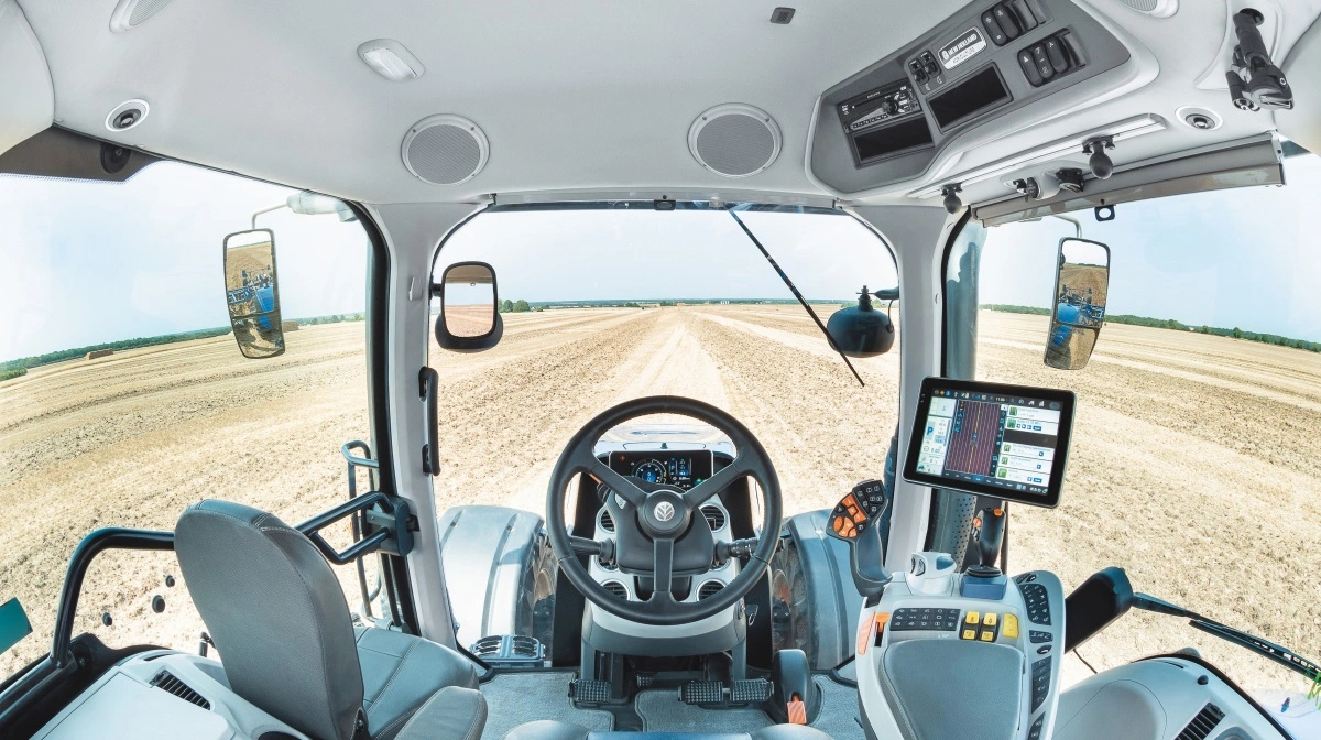 Maskinåret 2025 rykkede fokus fra rå hestekræfter til samspillet mellem fører, maskine og digitale systemer. Traktorkabinen er i stigende grad blevet centrum for styring, dokumentation og præcisionsarbejde i marken, hvor motor, transmission, redskaber og software arbejder tæt sammen for at omsætte flere af hestekræfterne til reelt arbejde og sikre en mere effektiv og driftssikker hverdag. Arkivfoto