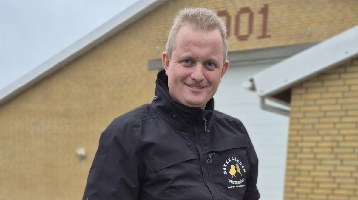 - Vi har lavet de bedste resultater ved kyllingerne nogensinde, og vi har lavet de bedste udbytter i marken nogensinde, siger Jens Hovalt Bertelsen, som Effektivt Landbrug har fulgt gennem hele 2025. Fotos: Tenna Bang