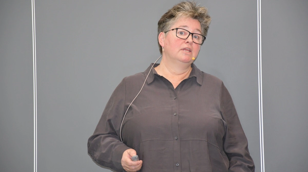 - Kom en kasket på en af medarbejderne, så vi ved, hvem det er der er tovholder for vaccinationsopgaverne, og får gjort de mange ting rigtigt, lød opfordringen fra dyrlæge Helle D. Kjærsgaard fra ChemVet, da Velas holdt fyraftensmøde for soholdere. Foto: Camilla Bønløkke