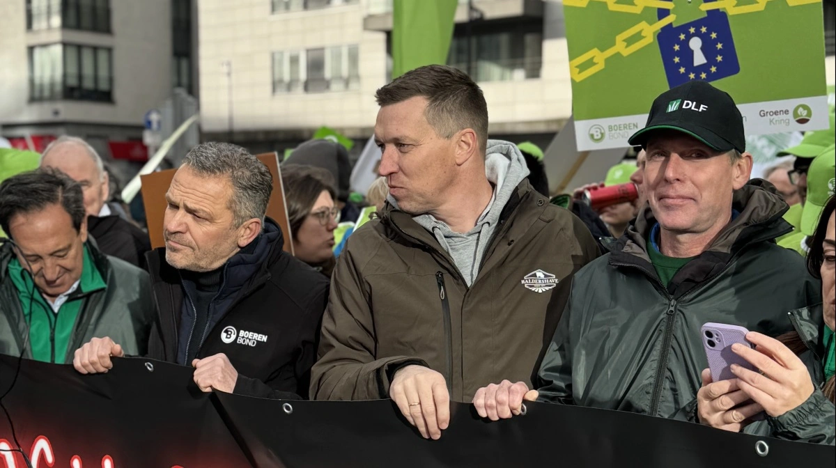 - Selvom vi som lande har nationale dagsordner og forskellige tilgange til det politiske arbejde, så er vi enige om, at det er forkert at skære i EU’s fælles landbrugspolitik, lyder det fra Søren Søndergaard (i midten af fotoet). 