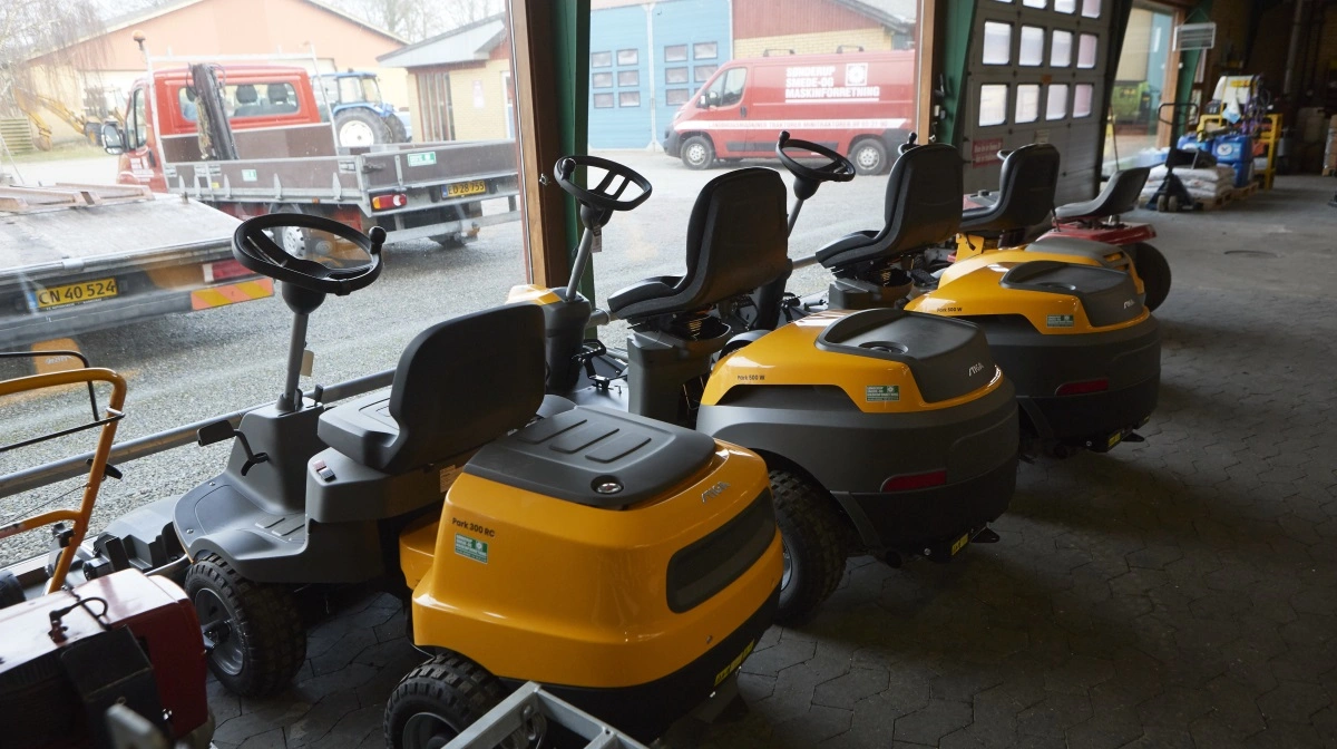 Foruden salg og opkøb af landbrugsmaskiner er havetraktorer en stor aktivitet hos Sønderup Smede- og Maskinforretning, i dag med Stiga som hovedagenturet. 