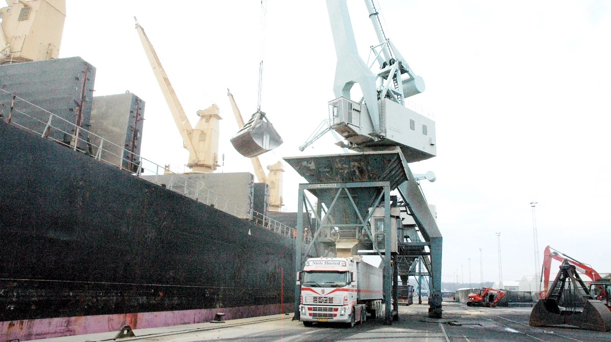 Når DR i et indslag i nyhederne fortæller, at import af soja fra bl.a. Brasilien kan medføre forøget afskovning af urskov - og lige efter bringer et indslag om N-reduktionskravene til landbruget, har mediet ikke fattet, at kvælstof og protein hænger uløseligt sammen, mener Anker Jacobsen. Arkivfoto