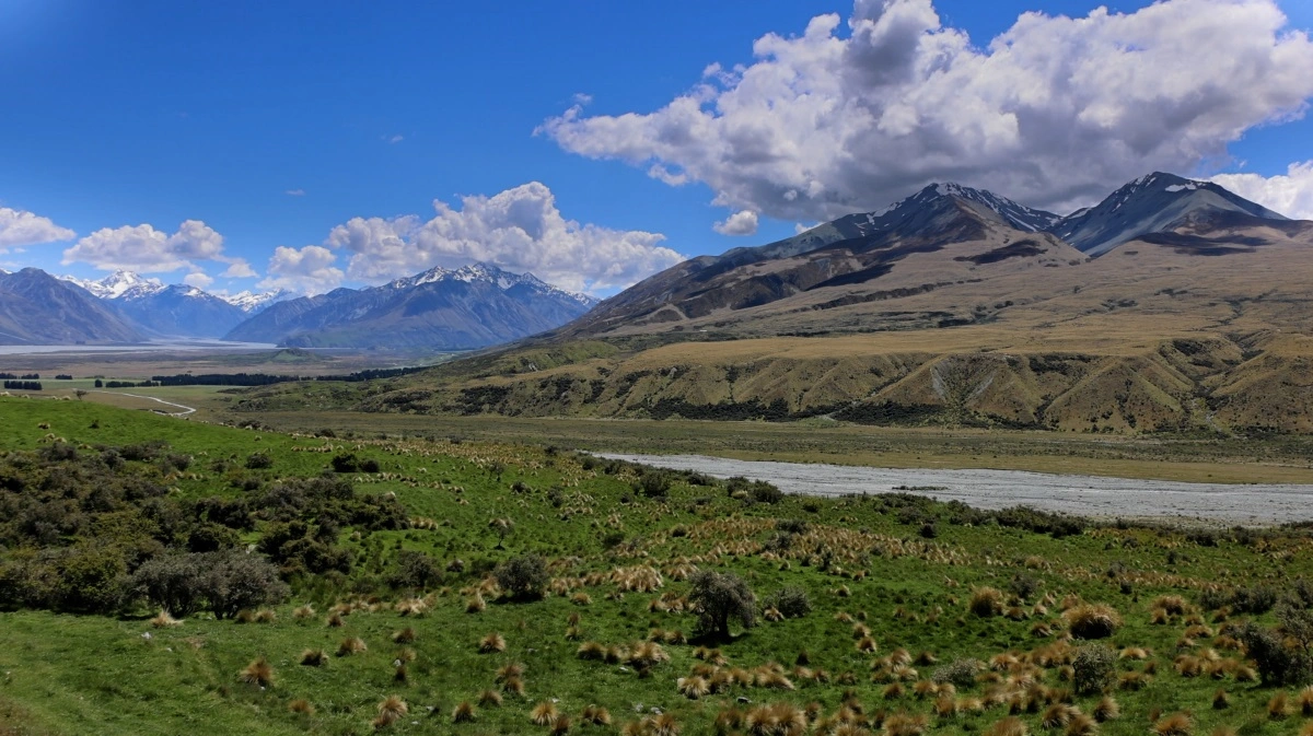 New Zealand er knap syv gange større end Danmark i areal.