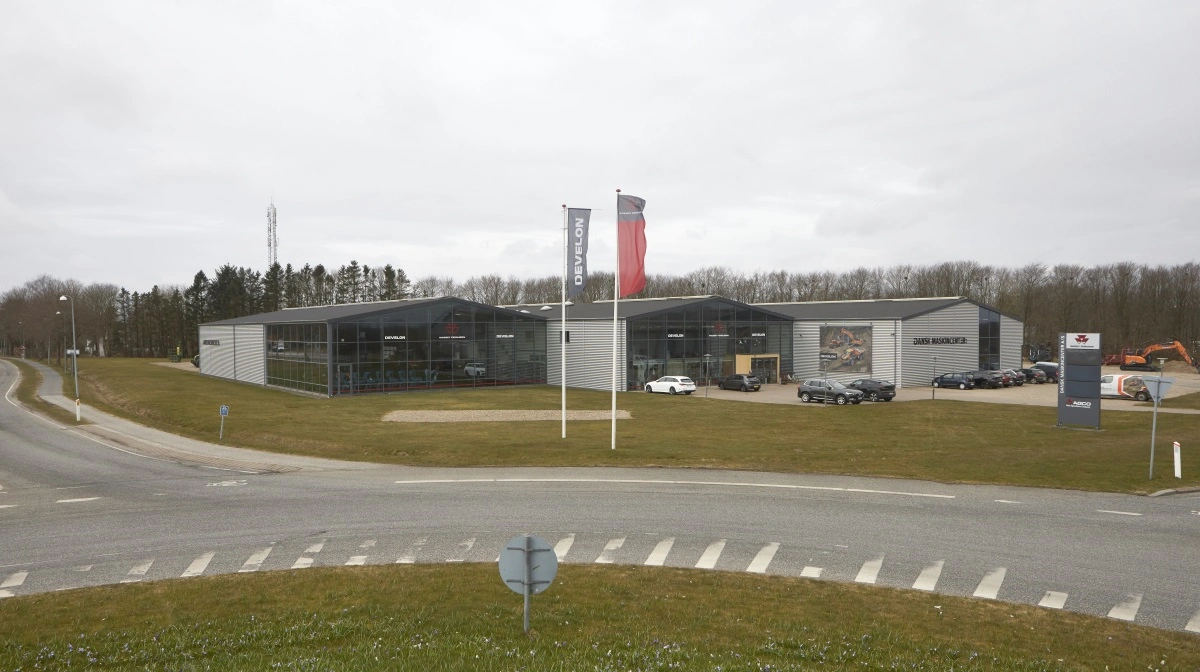 Den jyske maskinhandler har leveret en fremgang på bundlinjen på godt 2,7 millioner kroner i 2024/25. Arkivfotos: Erik Hansen