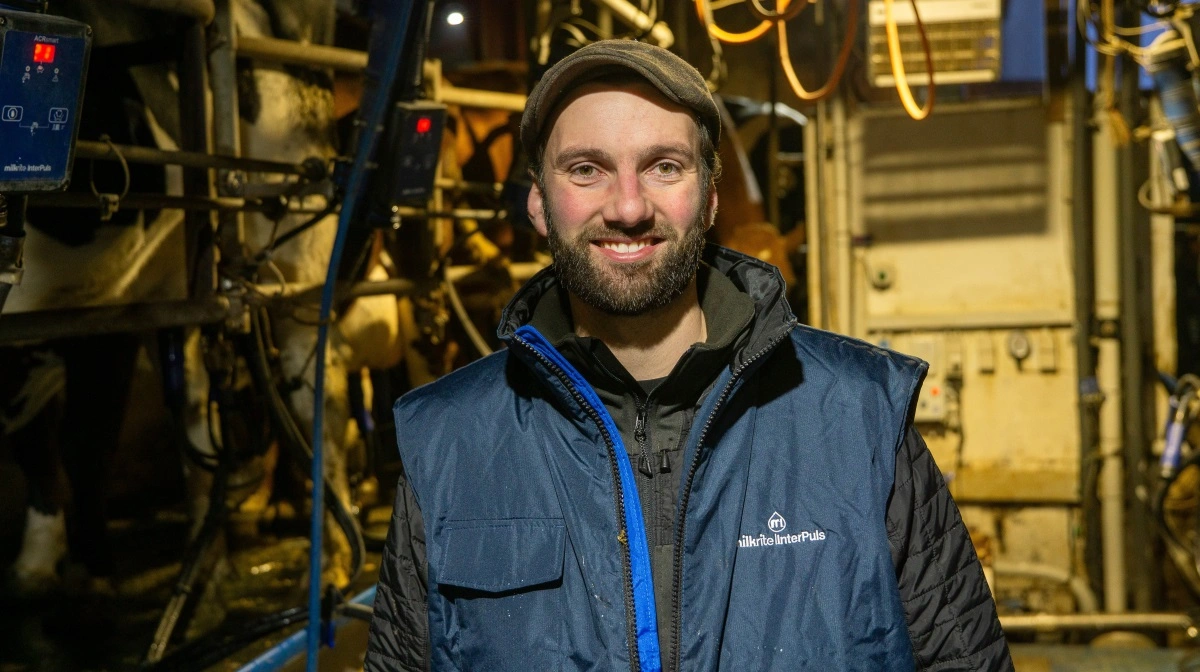 Mælkeproducent Emil Vest-Hansen nyder godt af sin investering fra milkrite | InterPuls. Fotos: Søren Nørgaard