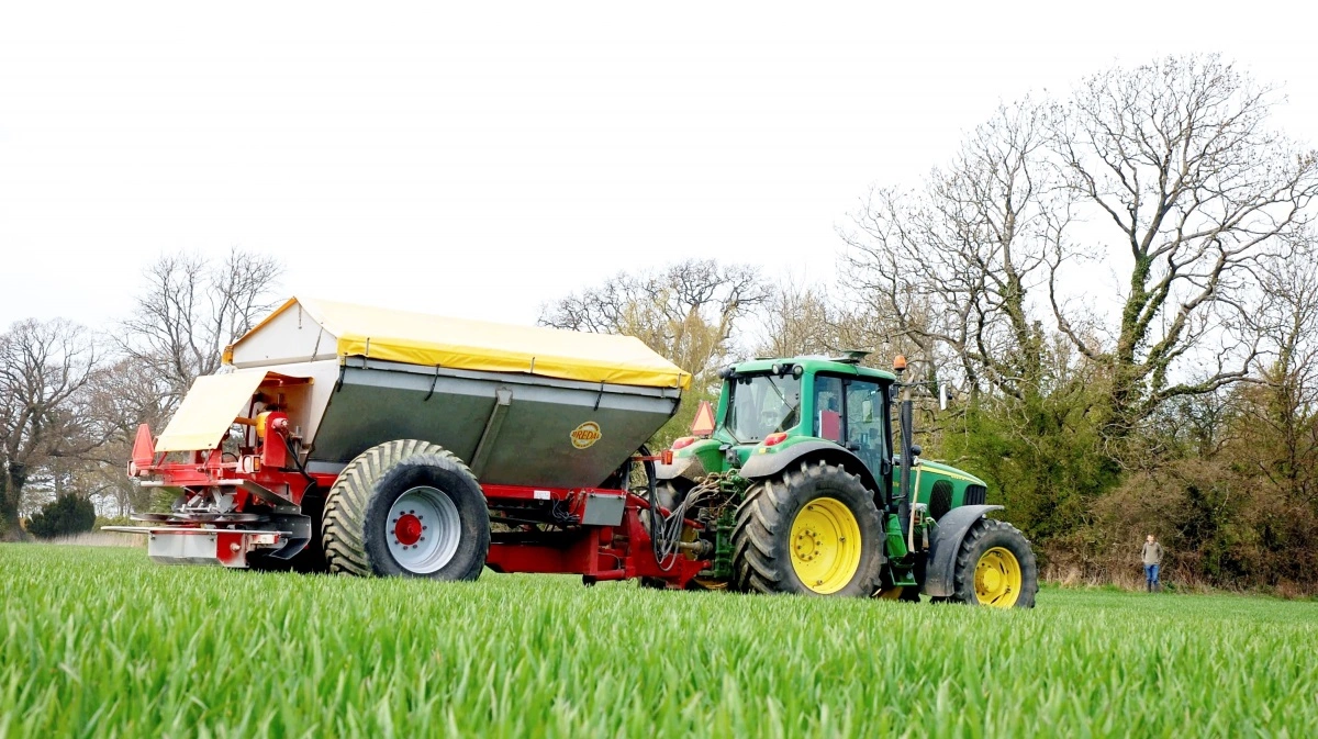 Forsøg hos Seges Innovation har ikke kunne påvise, at brug af kvælstoffikserende bakterier og andre biostimulanter har kunne reducere gødningsbehovet. Arkivfoto: Morten Ipsen
