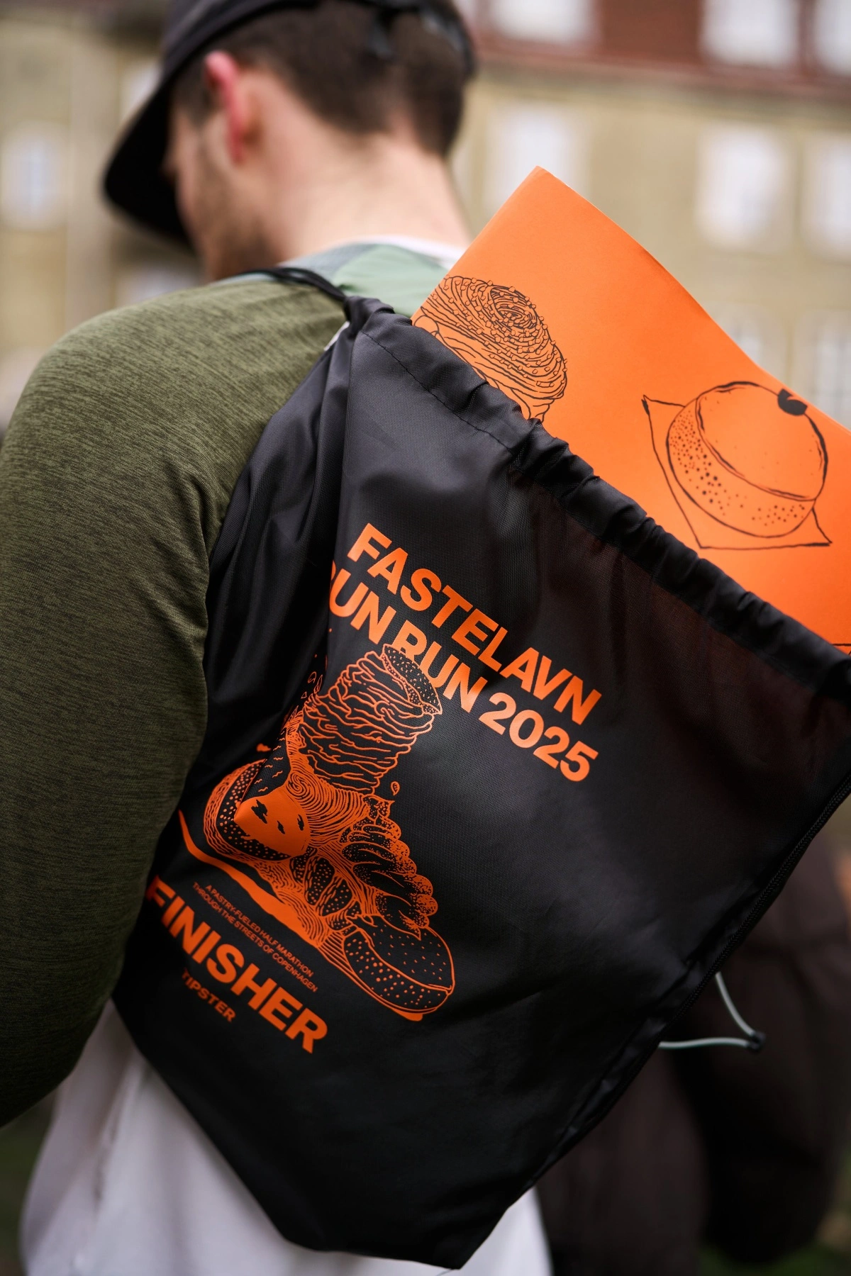 Løbere, der færdiggjorde løbet i 2025, fik sådan en pose på billedet.