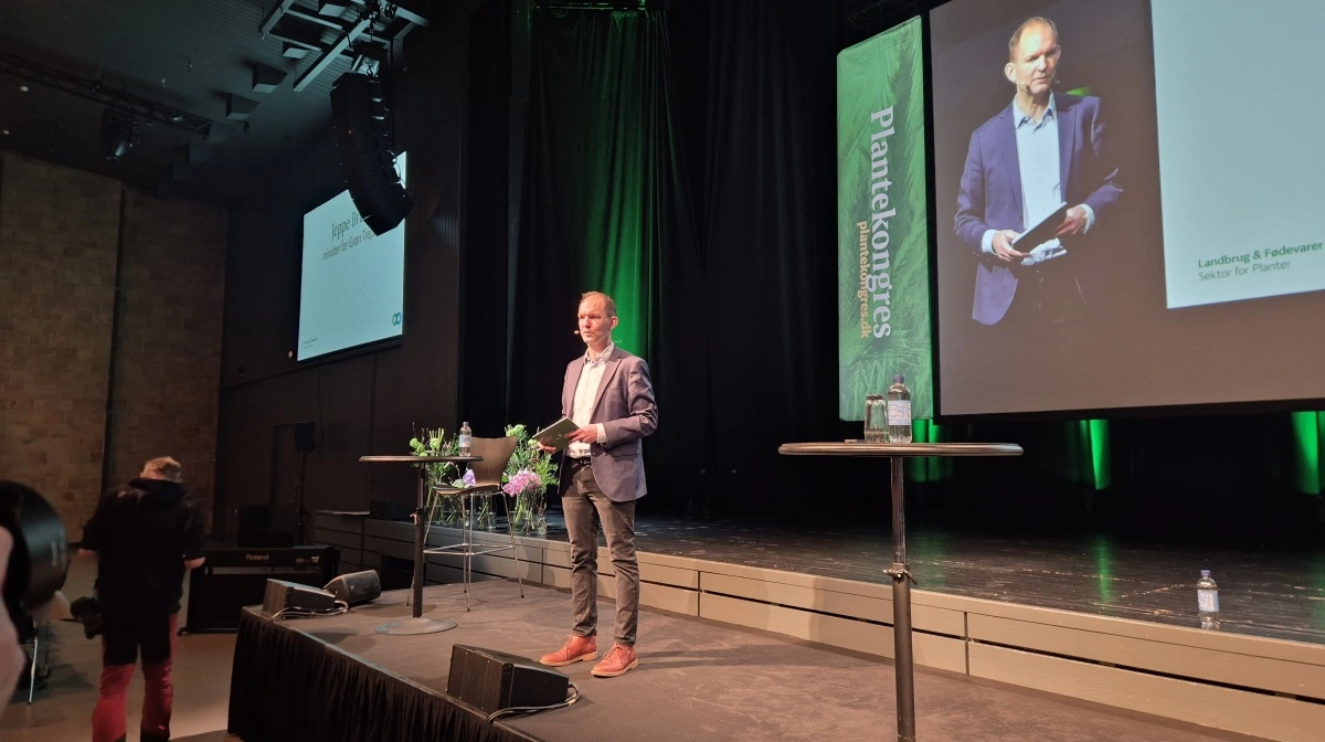 Der blev ikke lagt mange retoriske fingre imellem, da Søren Søndergaard onsdag gik i clinch med trepartsminister Jeppe Bruus efter ministerens oplæg på årets plantekongres. Foto: Henning K. Andersen