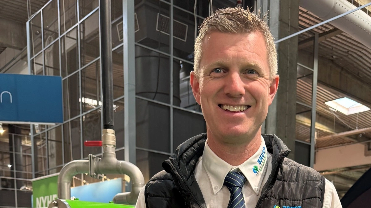 Jacob Johnsen, Bauers skandinaviske salgschef, har stor indsigt i amerikansk landbrug og via sit netværk adgang til nogle af USA’s mest imponerende staldanlæg. Det kommer han til NutriFair og fortæller om torsdag kl. 12.15, ligesom man under hele messen kan møde ham på Bauers stand. Skan QR-koden og se video fra et amerikansk staldanlæg med 10.500 køer. Foto: Jacob Lund-Larsen