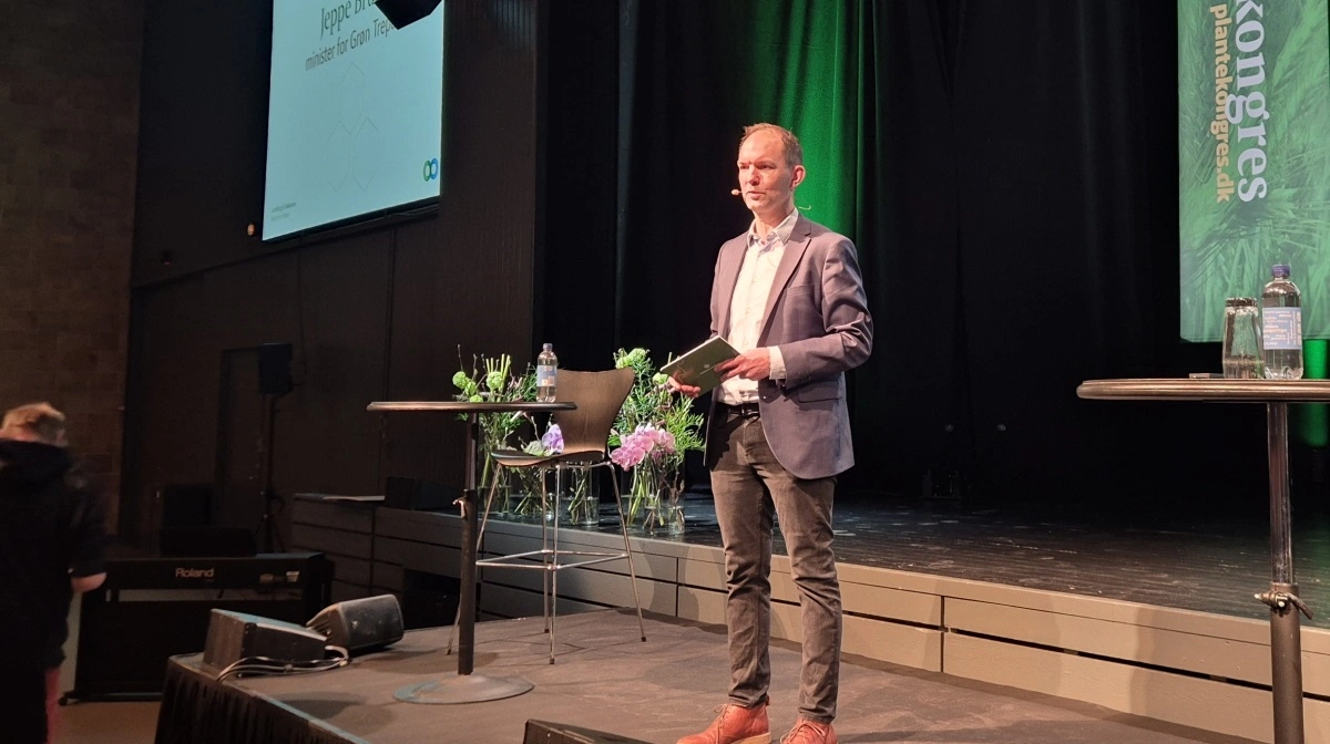 I en kommentar til begivenhederrne i Klosterheden slår trepartsminister Jeppe Bruus fast, at reguleringen af ulven er helt i tråd med de regler, der er for problemulve. Foto; Henning K. Andersen