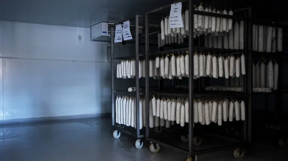 Det er blandt andet pølser fra Sumaniati fra slagtermester Kim Søndergaard, der bliver sat i fokus på konferencen i Holbæk. Foto: Lokale Fødevarer Danmark