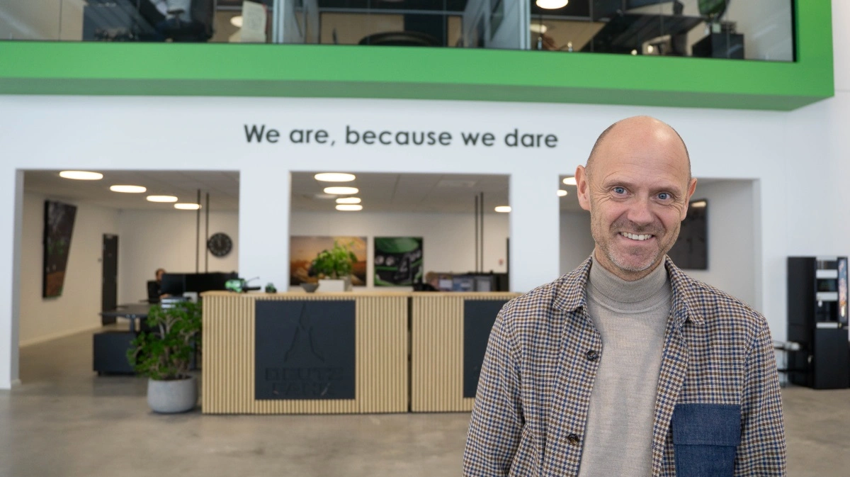 Henrik Bjørnhardt-Hansen, adm. direktør og medejer af Moni Worldwide, står i spidsen for virksomhedens nordiske strategi. Sammen med stifter Thomas Mortensen har han opbygget en importforretning med base i Danmark, 300 årlige traktorsalg og et mål om 10 procent markedsandel i alle fire nordiske lande. Foto: Søren Nørgaard