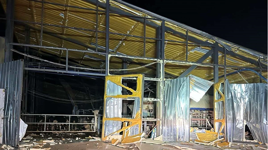 Der har de senere år været adskillige eksempler på, at ukrainske landbrug har været udsat for russiske droneangreb, som det ses på billedet her. Arkivfoto: UAC