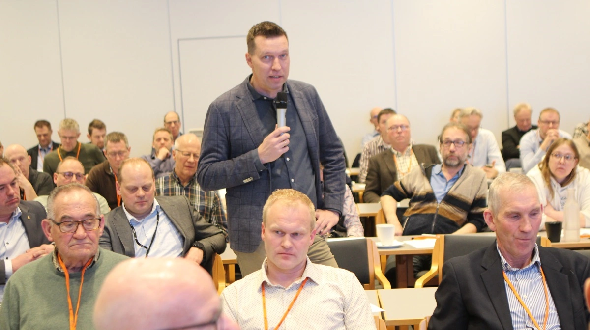 - Jeg vil gerne sige til dig Jeppe, at jeg virkelig håber, I vinder den opfølgende retssag på mandag, lød de nye toner fra formand for L&F, Søren Søndergaard, ved Danske Svineproducenters generalforsamling onsdag. Han lovede endda, at man i L&F nu også vil se på, hvordan organisationen kan støtte producentforeningen. 