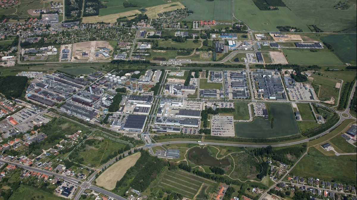 Medicinalgiganten Novo Nordisk er i høj grad en medvirkende drivkraft i den økonomiske fremgang, Danmark har haft. Men det kan være en risikabel fremgangsmåde at satse på få store virksomheder, peger OECD på i en ny rapport. Arkivfoto