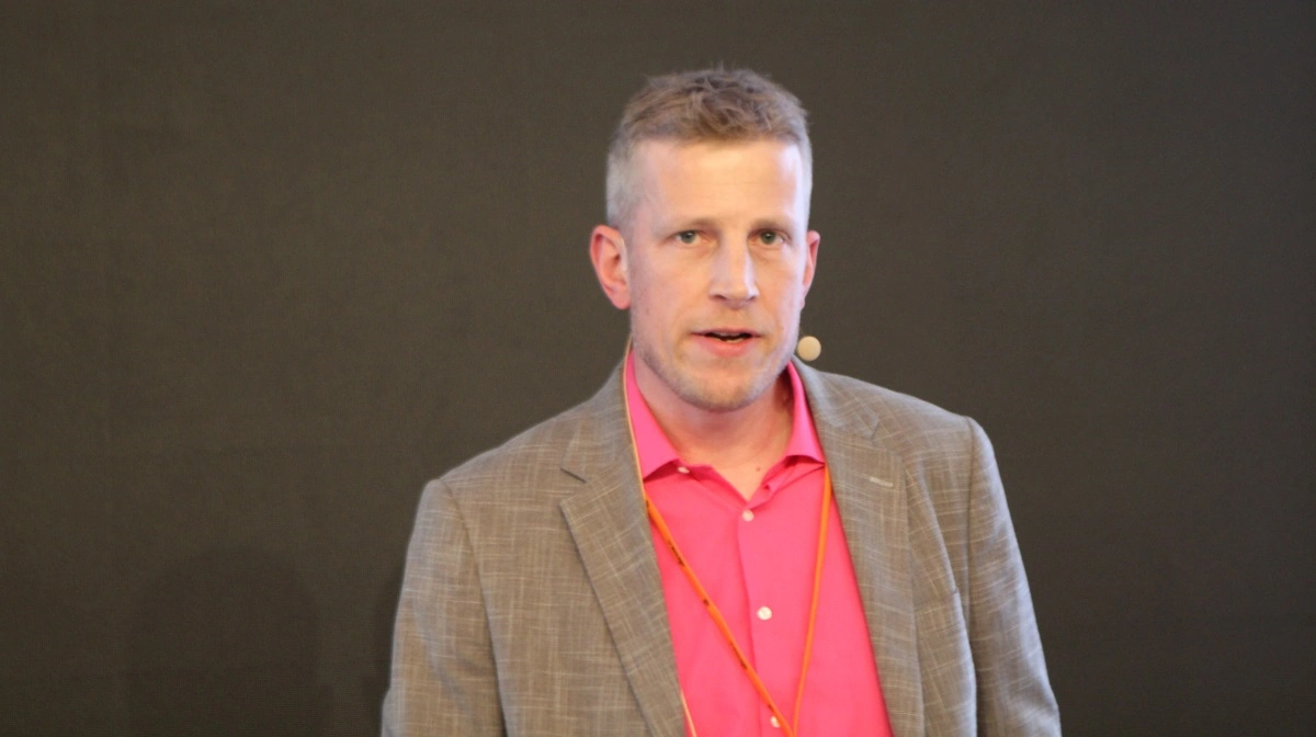 Formand for Danske Svineproducenter, Jeppe Bloch Nielsen, der her ses tale ved foreningens generalforsamling onsdag, afviser Zenia Stampes undskyldning som »tomme ord«. Foto: Morten Ipsen