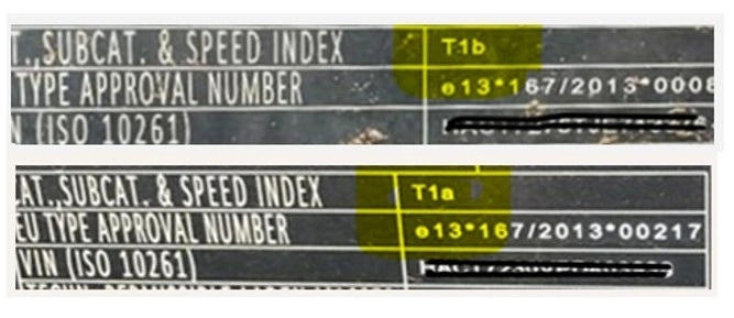 Typepladen afslører traktorens status. Øverst ses en “T1b”-traktor – konstrueret til over 40 km/t og derfor klassificeret som lastbil i Danmark. Nederst er en “T1a”-traktor med maksimal konstruktiv hastighed på 40 km/t og dermed en traktor i lovens forstand. Det er afgørende at kende forskellen, da den har stor betydning for både registrering, kørekort og udstyr.