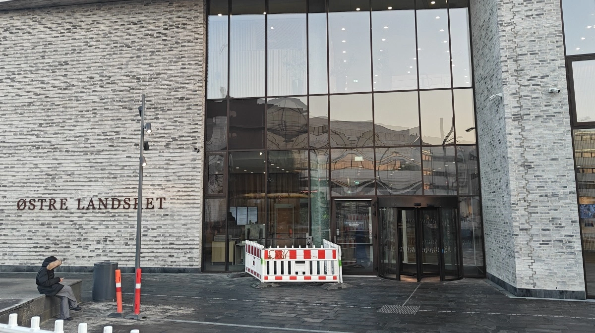 Østre Landsret er netop gået i gang med at behandle en principiel sag om, hvorvidt TV 2 må offentliggøre skjulte optagelser fra en grisestald ejet af formanden for Danske Svineproducenter, Jeppe Bloch Nielsen. Her ses landsretten udefra. Foto: Morten Ipsen