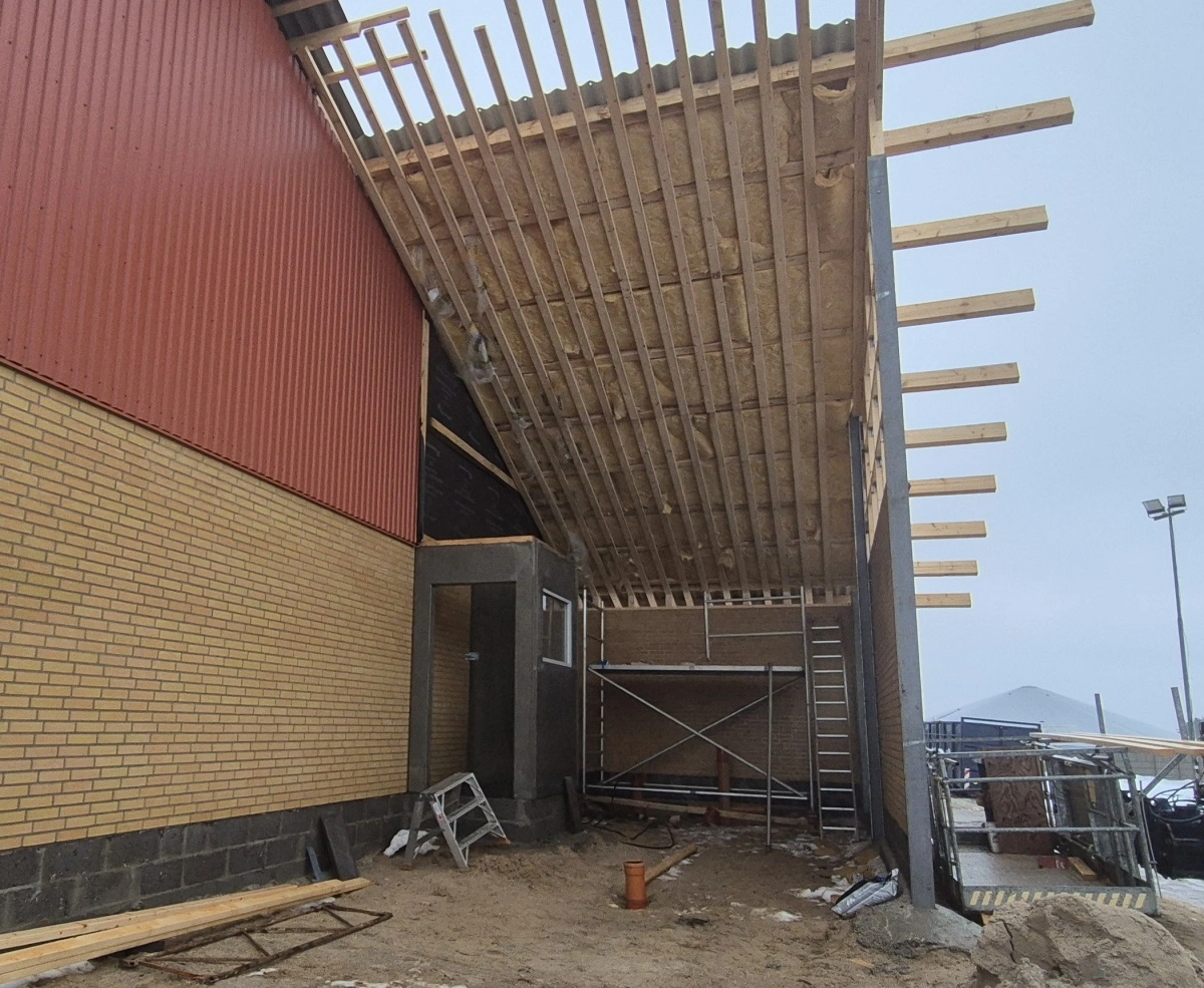 Der er også opført et overdækket udleveringsrum.