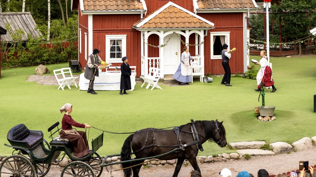 I forlystelsesparken Astrid Lindgrens Verden i Vimmerby, Sverige, ses en miniatureversion af Emils hjem Katthult. Det rigtige Katthult fra filmene om Emil fra Lønneberg ligger lige i nærheden. Foto: Astrid Lindgrens Värld