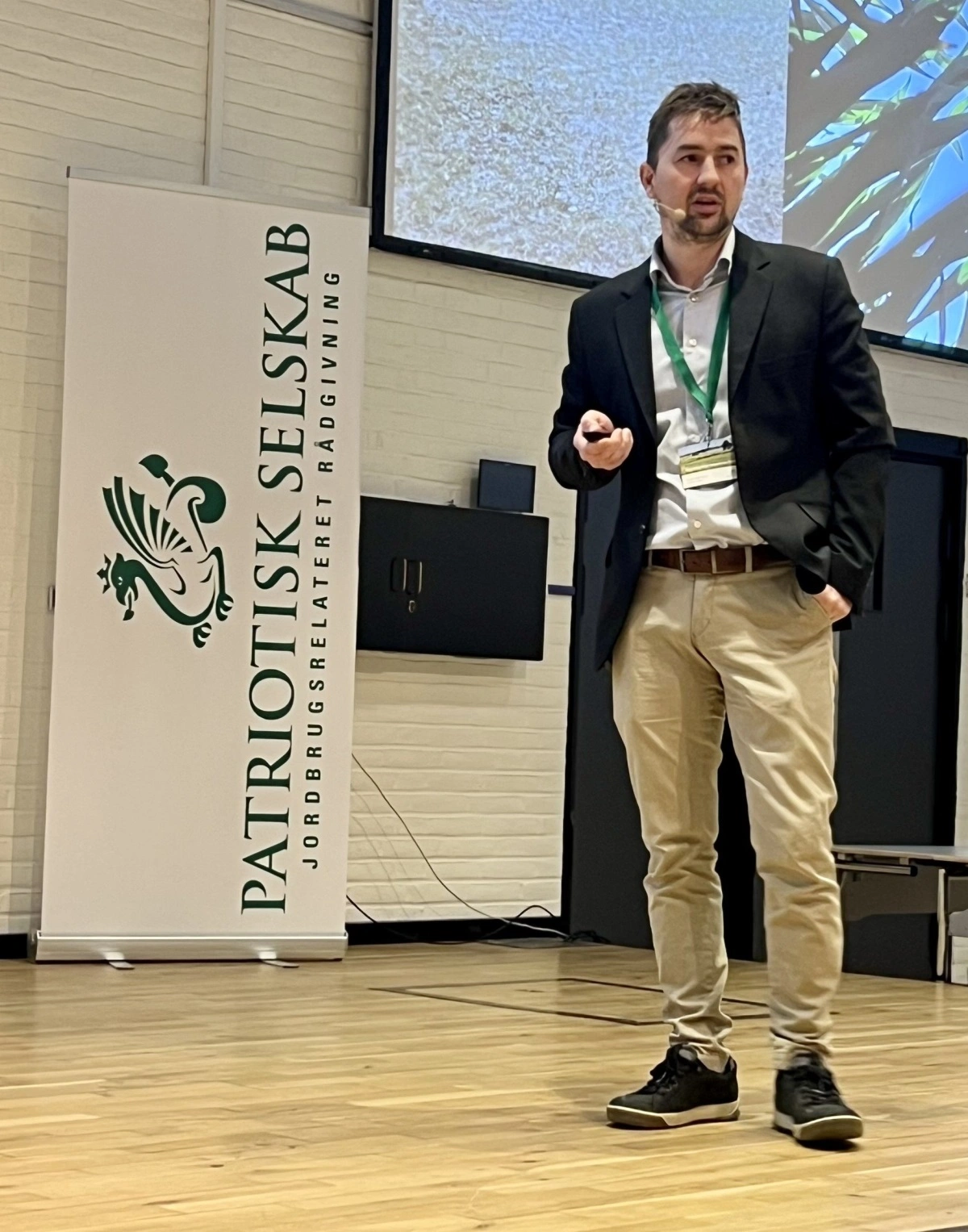 Planteavlskonsulent Kasper Kjær Olsen talte om den bedste udnyttelse af efterafgrøder til onsdagens Plantekonference hos Patriotisk Selskab. Foto: Sophia Tiedemann